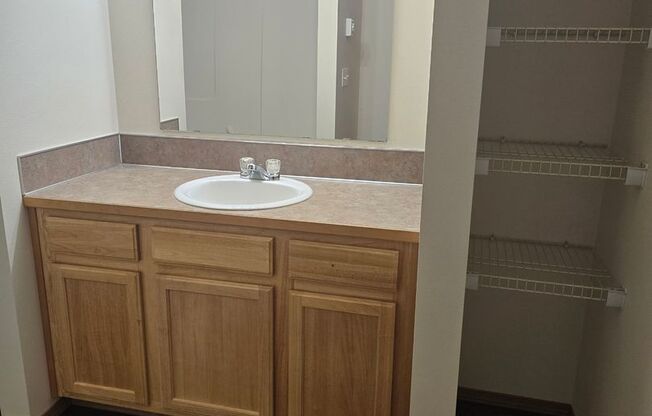 2 beds, 1 bath, 954 sqft, $1,750, Unit 7