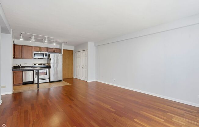 1 bed, 1 bath, 700 sqft, $1,950, Unit 418-1303