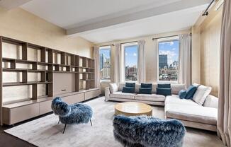 251 W 19 ST