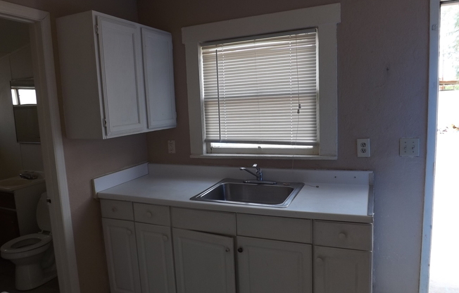 2 beds, 1 bath, $1,150