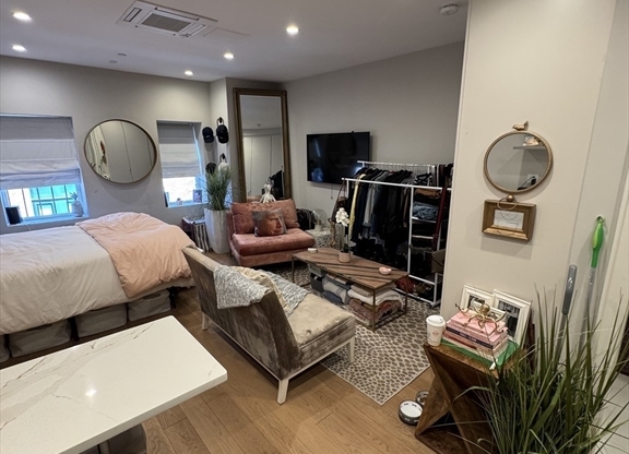267 NEWBURY ST