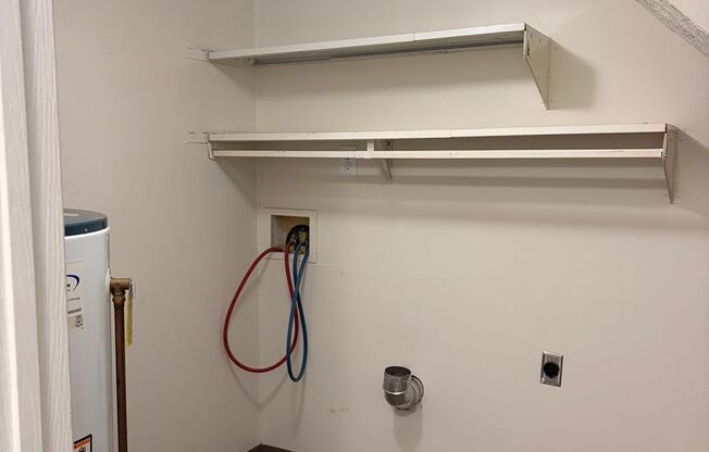 2 beds, 1 bath, 885 sqft, $1,150, Unit 764