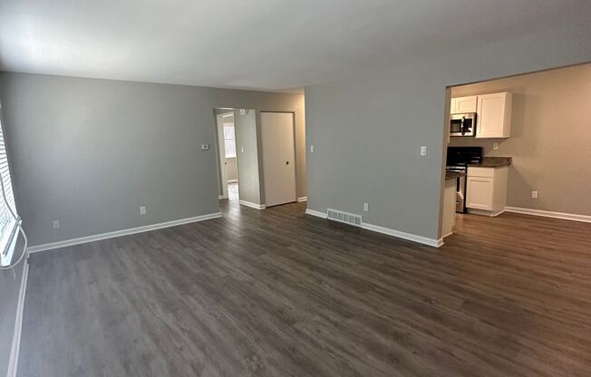 2 beds, 1 bath, 860 sqft, $1,365, Unit 206