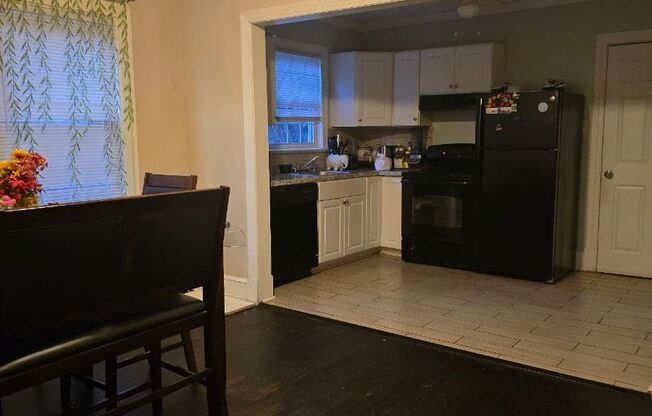 2 beds, 1 bath, $1,595