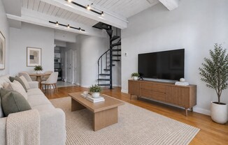 12 Stoneholm St