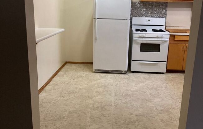 2 beds, 1 bath, $955, Unit 3218 #4