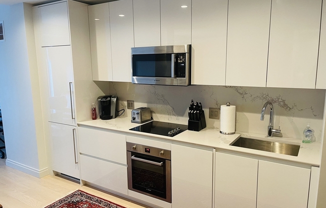 Studio, 1 bath, 531 sqft, $4,100, Unit 910