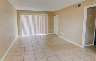 Unfurnished Living Area at Hibiscus Place Apartments, Florida, 32808