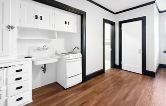 Studio, 1 bath, 299 sqft, $985, Unit 17