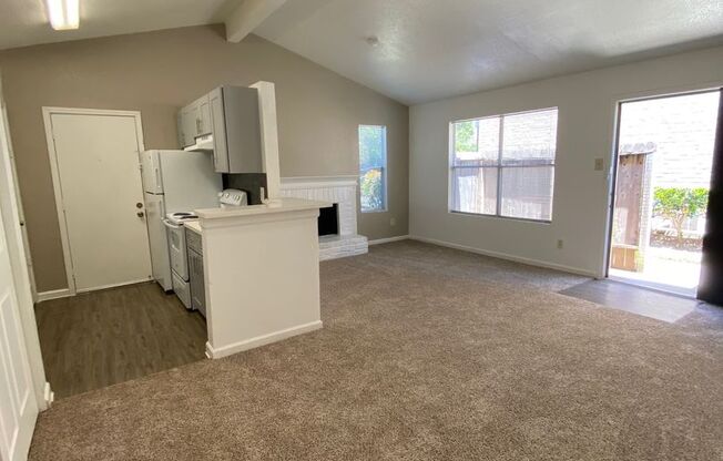 2 beds, 2 baths, 1,038 sqft, $1,215, Unit 0112
