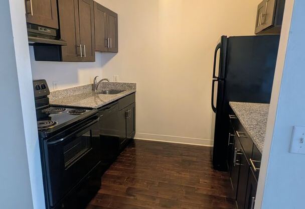1 bed, 1 bath, 690 sqft, $1,400, Unit 121