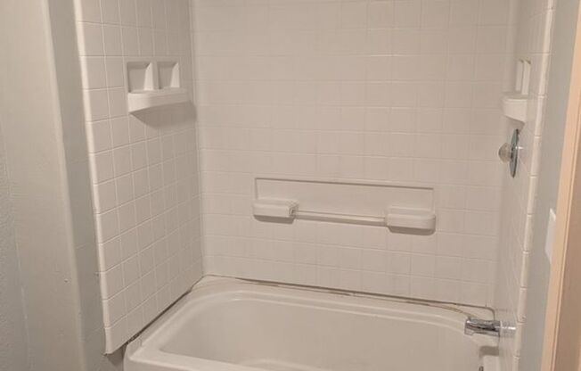 2 beds, 1 bath, $1,700