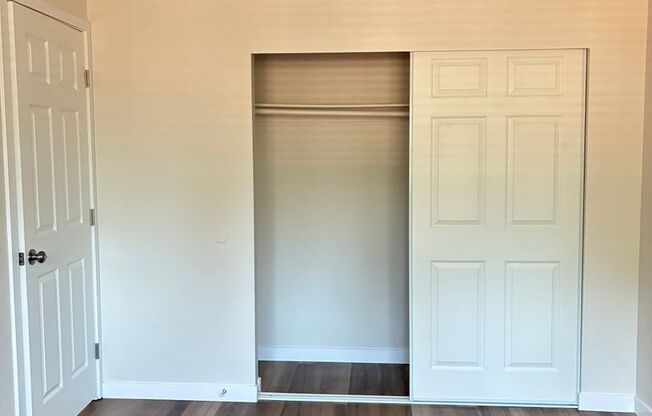 2 beds, 1 bath, 860 sqft, $1,699, Unit E-08