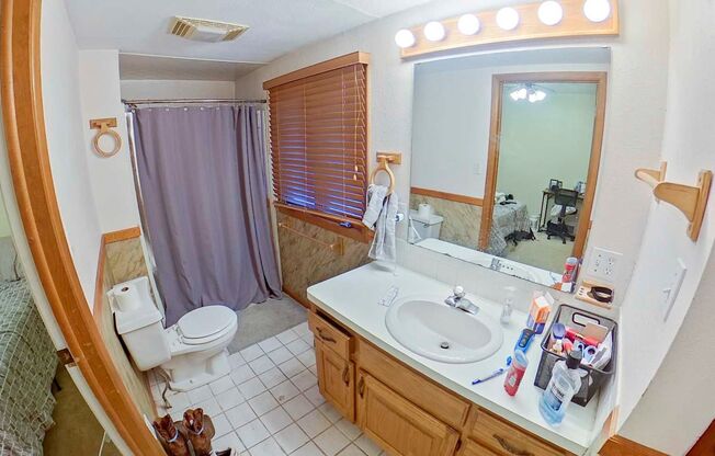 5 beds, 3 baths, $2,295