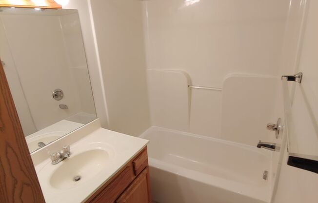 2 beds, 1 bath, 672 sqft, $930, Unit 1219-10
