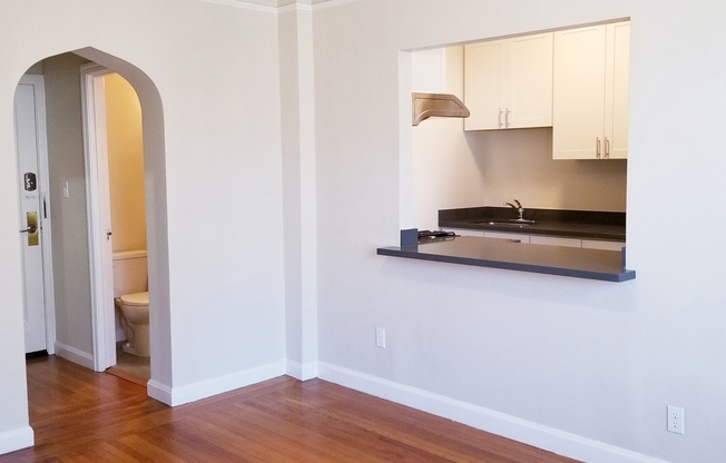 Studio, 1 bath, 500 sqft, $2,045, Unit 303