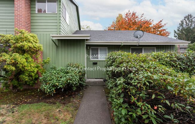 Beautiful Beaverton Two Bedroom In Four-Plex W/ Fireplace!