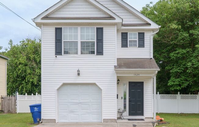 MOVE IN READY 3 Bedroom in the Heart of Norfolk!