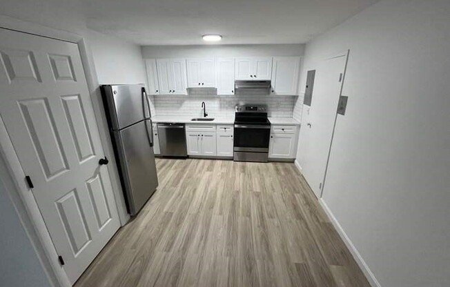 2 beds, 1 bath, 850 sqft, $2,400, Unit 31