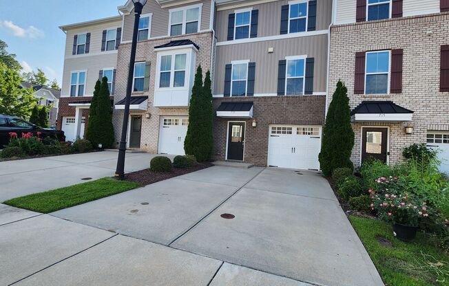 4 Bedroom Cary Townhome! Great Location, New Carpet & Paint Throughout!