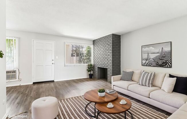 2 beds, 1 bath, 750 sqft, $1,698, Unit 113