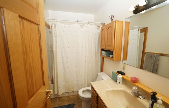 4 beds, 1 bath, $2,860, Unit 2