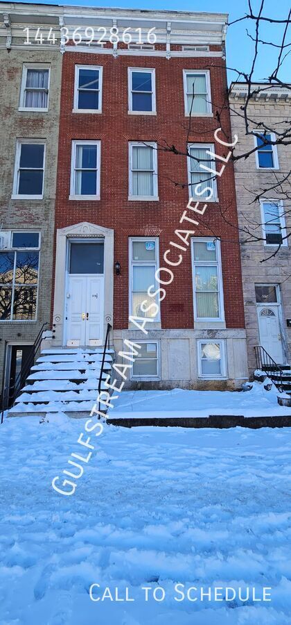 219 1/2 E N AVE