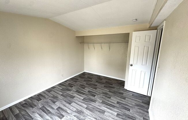 GORGEOUS REMODELED 2BR/1BA Mobile Home w/HUGE PORCH