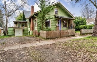 5BD/2BA Gorgeous Vintage Home in South Campus Location