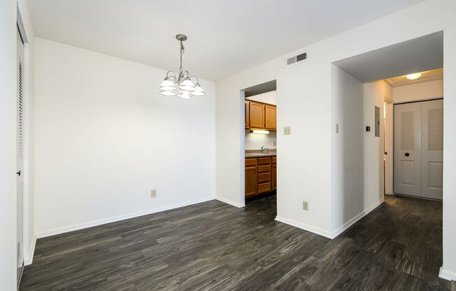 2 beds, 1 bath, 900 sqft, $1,095, Unit 11023B