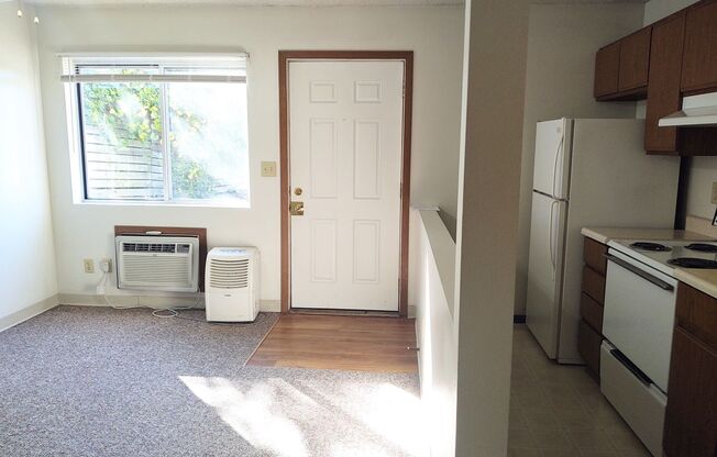 1 bed, 1 bath, $850, Unit 02