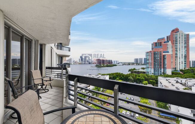 2 beds, 2 baths, $2,700, Unit #1402