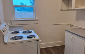 2 beds, 1 bath, $750, Unit 3