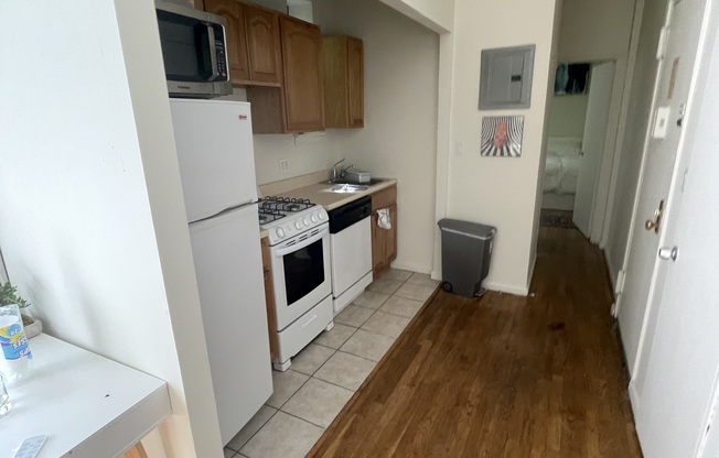 301 E 49 ST