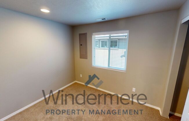 3 beds, 2 baths, 1,064 sqft, $1,695, Unit chin220-1