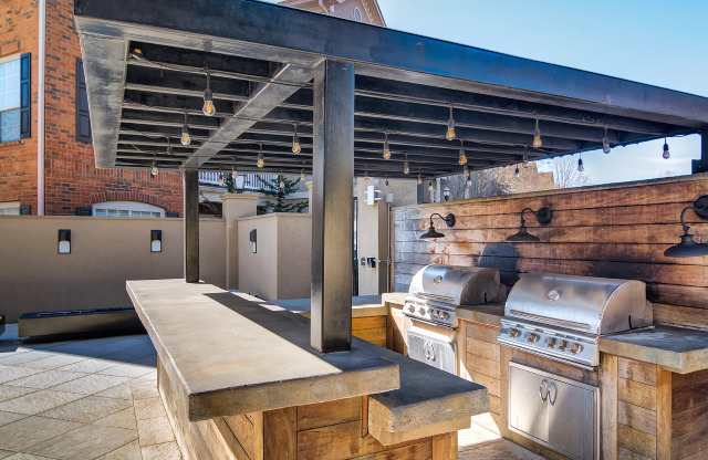 BBQ Area and Outdoor Kitchen