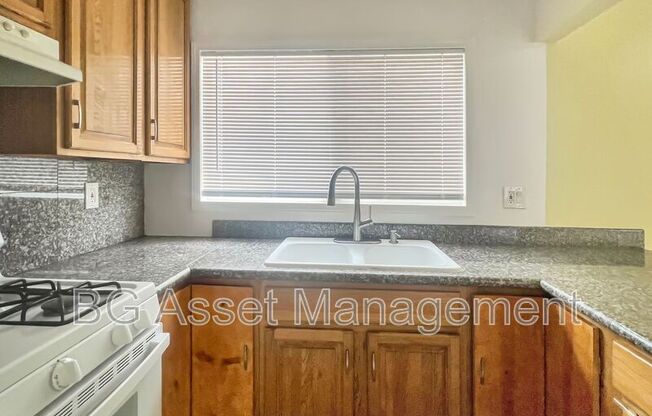 3 beds, 1 bath, 1,075 sqft, $2,750