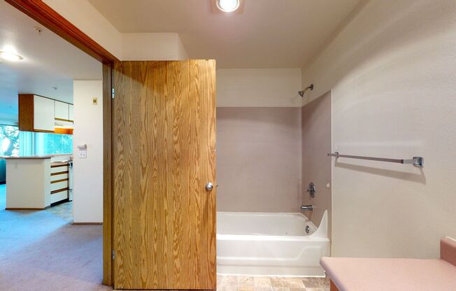 2 beds, 1 bath, 800 sqft, $1,995, Unit 105