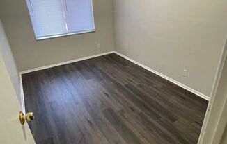 2 beds, 1 bath, 700 sqft, $950, Unit 2E