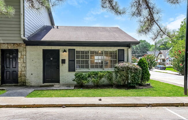 2 beds, 1.5 baths, 1,100 sqft, $1,299, Unit E25