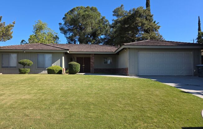 3824 Christmas Tree Ln - House