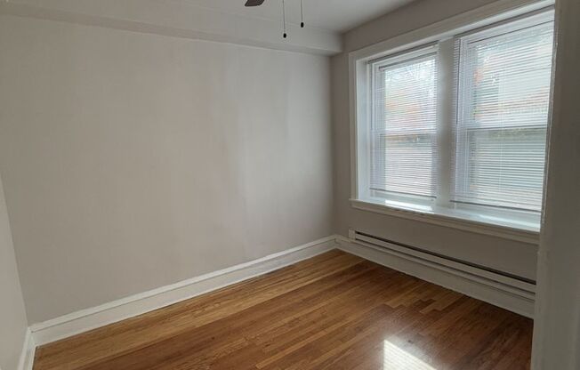 1 bed, 1 bath, $1,300, Unit B202