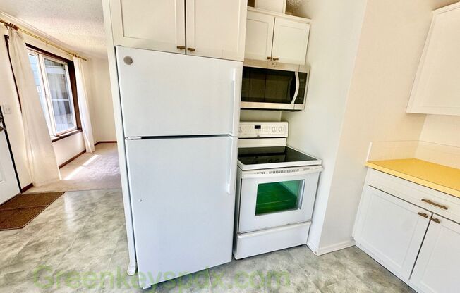 Awesome 2-Bedroom Condo Near Multnomah Village