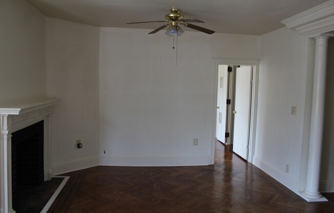 2 beds, 1 bath, $895, Unit Apt. E