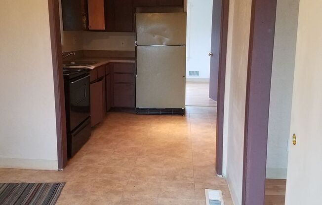 2 beds, 1 bath, 800 sqft, $1,375, Unit 201