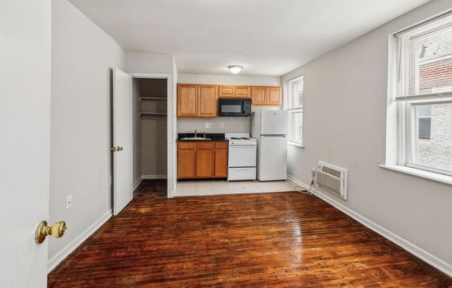 Studio, 1 bath, 280 sqft, $890, Unit A24