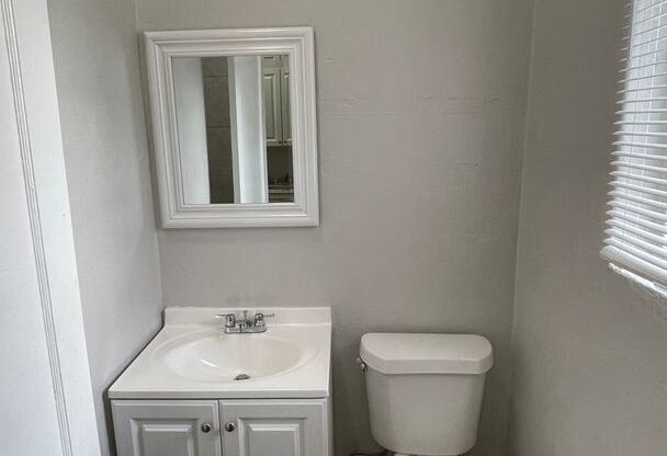 Studio, 1 bath, 360 sqft, $775, Unit 5