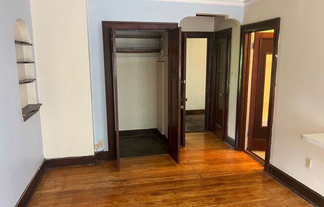1 bed, 1 bath, $895, Unit 305