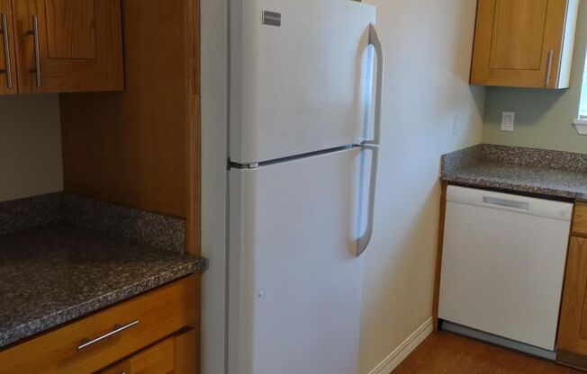 2 beds, 1 bath, 850 sqft, $1,550, Unit 30
