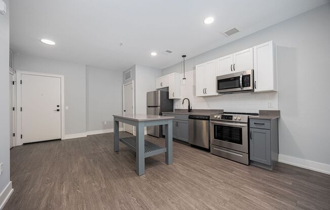 1 bed, 1 bath, $1,195, Unit 423